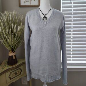 Gap - Long Sleeve - V Neck Sweater- Light Blue - Small